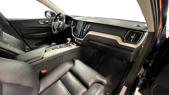Volvo XC60 16 of 30