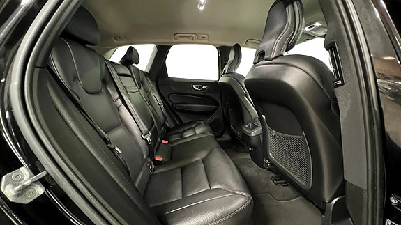 Volvo XC60 14 of 30