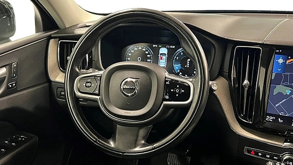 Volvo XC60 8 of 30