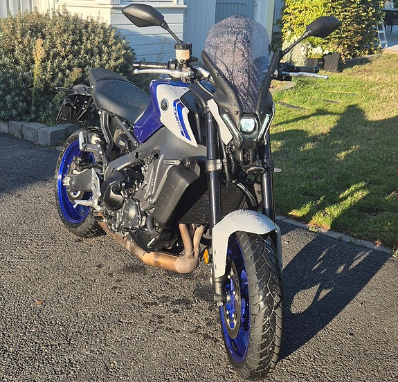Yamaha MT-09 2 of 8
