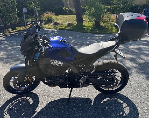 Yamaha MT-09 6 of 9