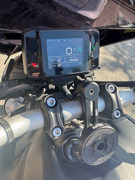 Yamaha MT-09 7 of 9