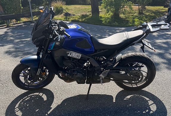 Yamaha MT-09 4 of 9