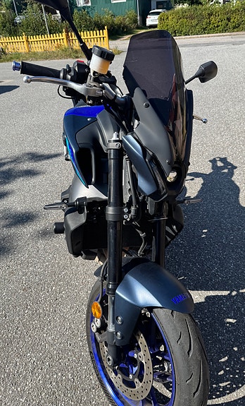 Yamaha MT-09 3 of 9