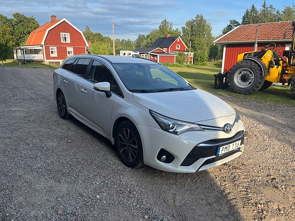 Toyota Avensis 6 of 6