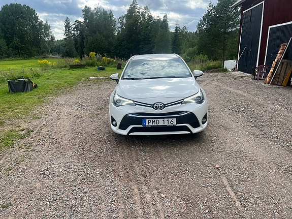 Toyota Avensis 5 of 6
