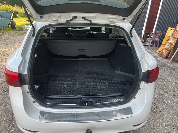 Toyota Avensis 4 of 6