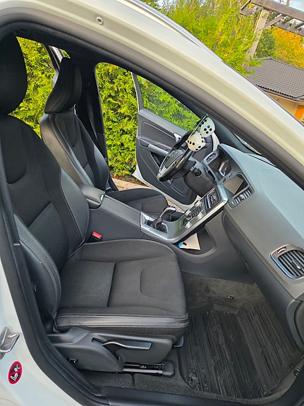 Volvo V60 Cross Country 6 of 7