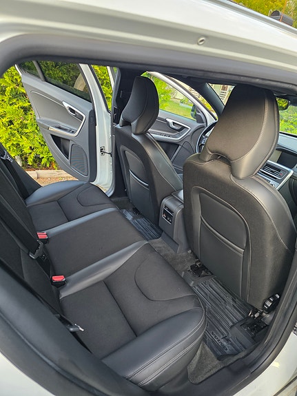 Volvo V60 Cross Country 4 of 7