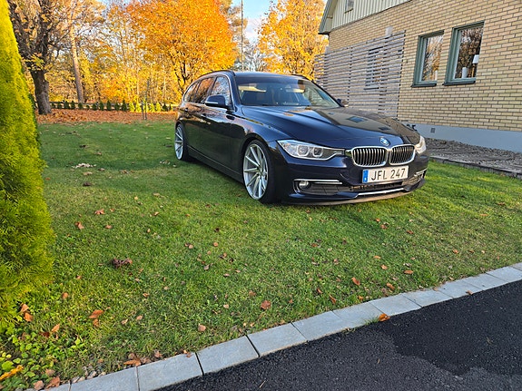 BMW 318d 3 of 5