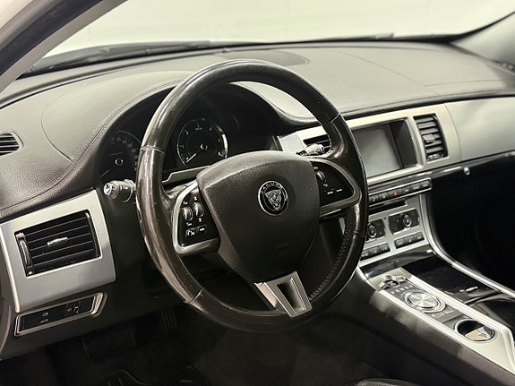 Jaguar XF 10 of 24