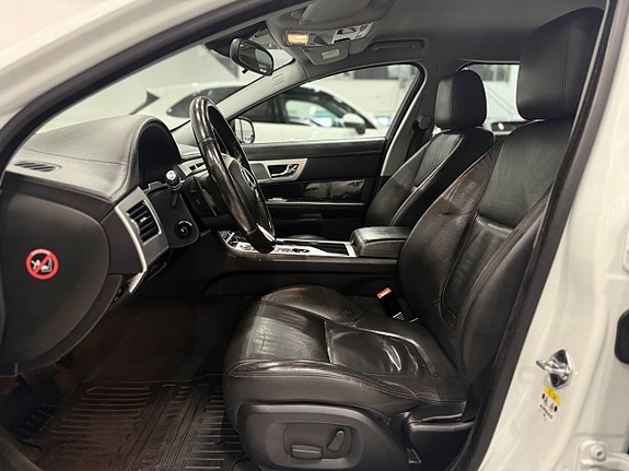 Jaguar XF 12 of 24