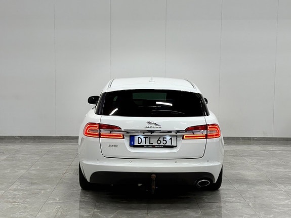 Jaguar XF 7 of 24