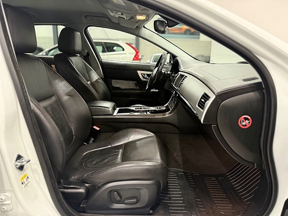 Jaguar XF 14 of 24