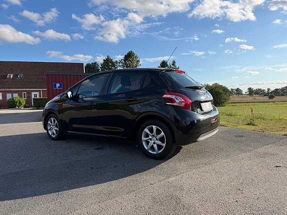 Peugeot 208 5 of 6