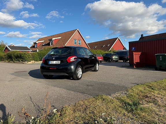 Peugeot 208 3 of 6