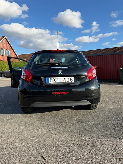 Peugeot 208 4 of 6