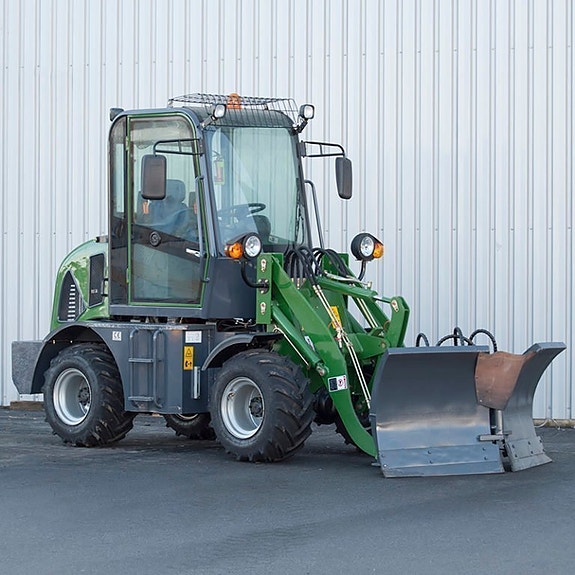 SKIPSNA T3600 4WD - För gård & entreprenad 2 of 8