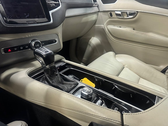 Volvo XC90 11 of 14