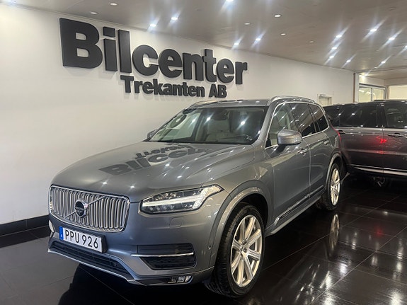 Volvo XC90 2 of 14