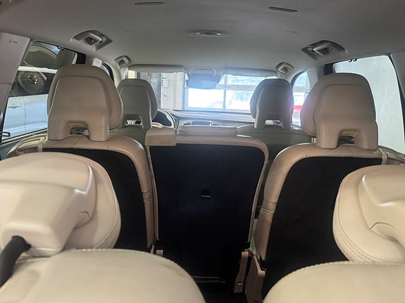 Volvo XC90 7 of 14