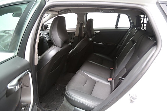 Volvo V60 Cross Country 24 of 26