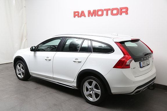 Volvo V60 Cross Country 4 of 26