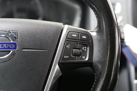 Volvo V60 Cross Country 18 of 26