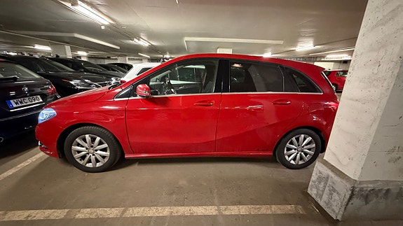 Mercedes-Benz B180 3 of 6