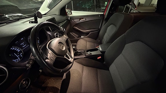 Mercedes-Benz B180 6 of 6