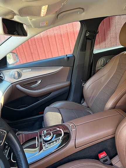 Mercedes-Benz E200 6 of 7