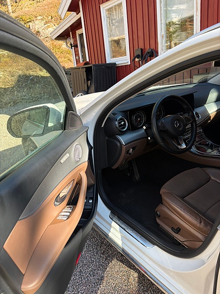 Mercedes-Benz E200 5 of 7