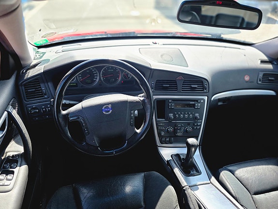 Volvo V70 2 of 18