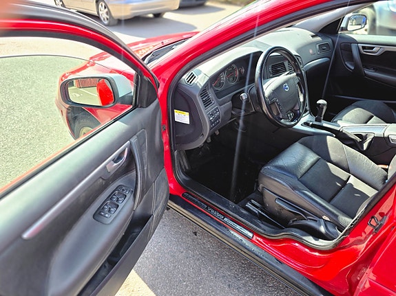 Volvo V70 12 of 18