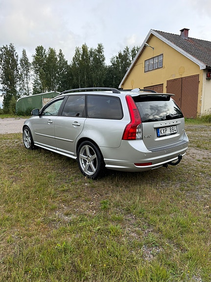 Volvo V50 2 of 5