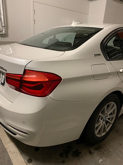 BMW 330e 10 of 15