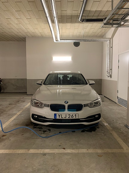 BMW 330e 7 of 15