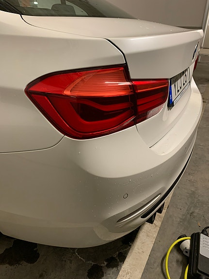 BMW 330e 11 of 15