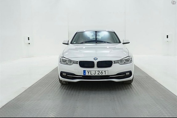 BMW 330e 2 of 15