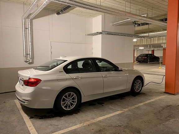 BMW 330e 8 of 15