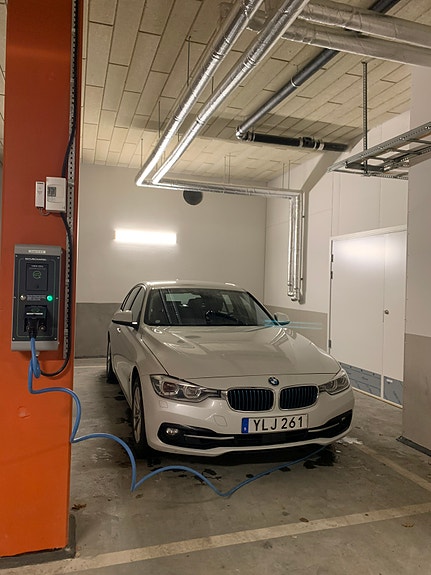 BMW 330e 9 of 15