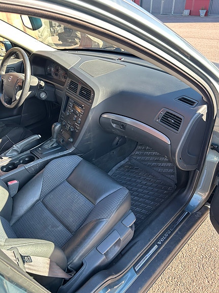 Volvo V70 8 of 14