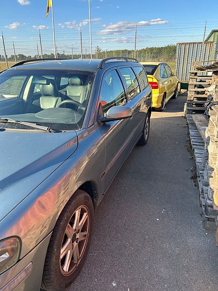 Volvo V70 7 of 14