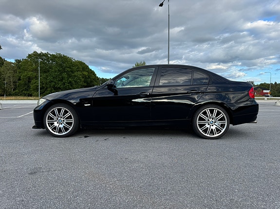 BMW 320d 3 of 7