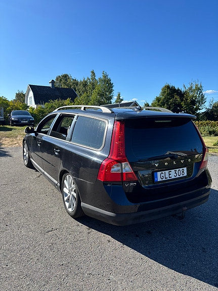 Volvo V70 2 of 4