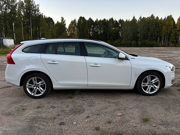 Volvo V60 3 of 9