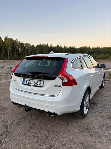 Volvo V60 2 of 9
