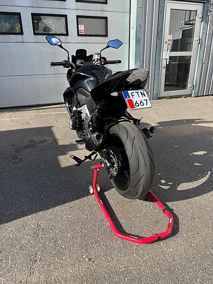 Kawasaki Z1000 3 of 7