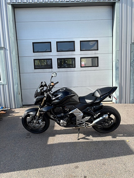 Kawasaki Z1000 2 of 7