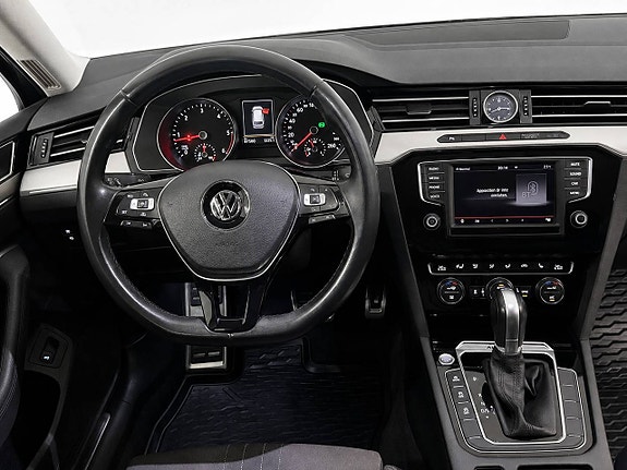 Volkswagen Passat Alltrack 16 of 17
